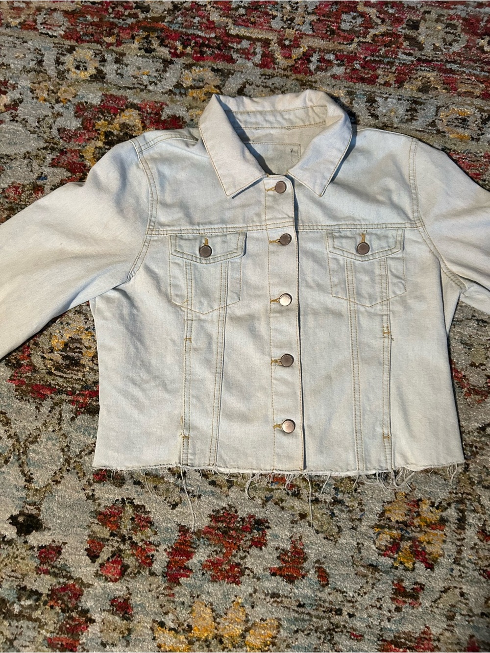 Source Unknown custom Light Wash Denim Jean Jacket with Rhinestone Lip Patch - Picture 6 of 7